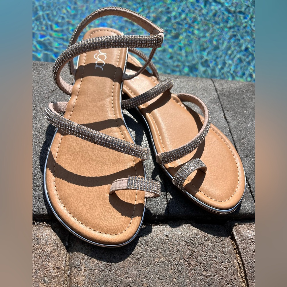 Sugar Silver Rhinestone Toe Ring Sandals Elegant Summer Footwear Size 7 - Picture 2 of 6
